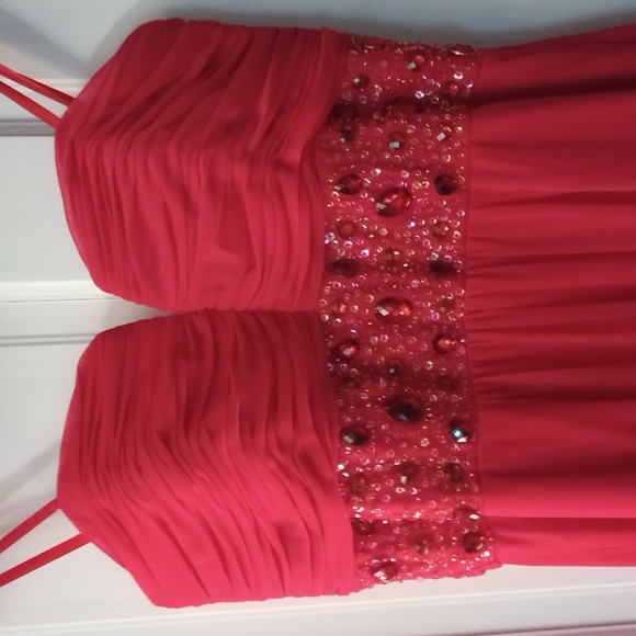 Strapless Betsy and Adam gown - Picture 3 of 4